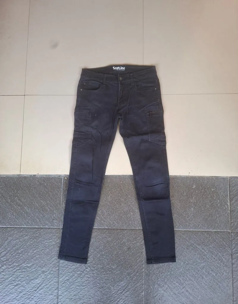 Scot Cargo Pants
Size tag M
Lp : 76
Panjang : 95 photo 1