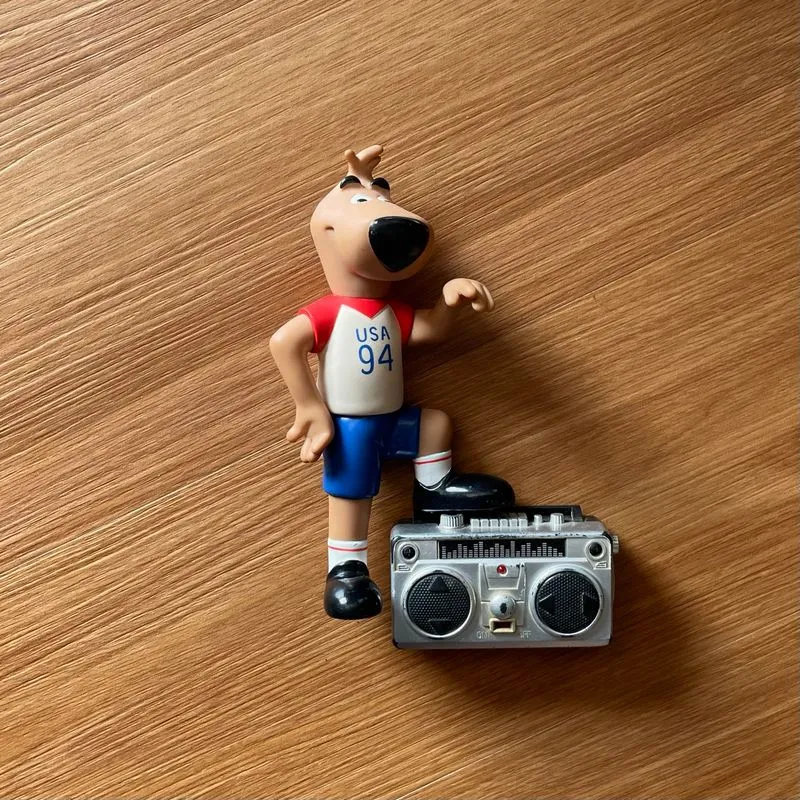 figur koleksi Strikeeer, maskot resmi untuk Piala Dunia FIFA photo 1