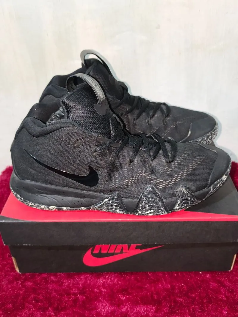Nike Kyrie 4 Blackout sze 42 photo 1
