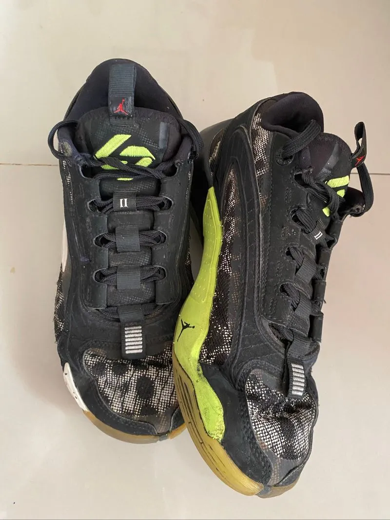 sepatu basket Jordan  photo 1