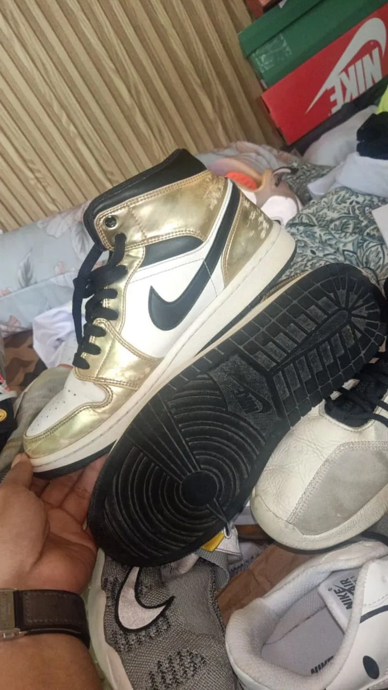 Air Jordan 1 Mid SE 'Metallic Gold' DC1419-70 photo 1