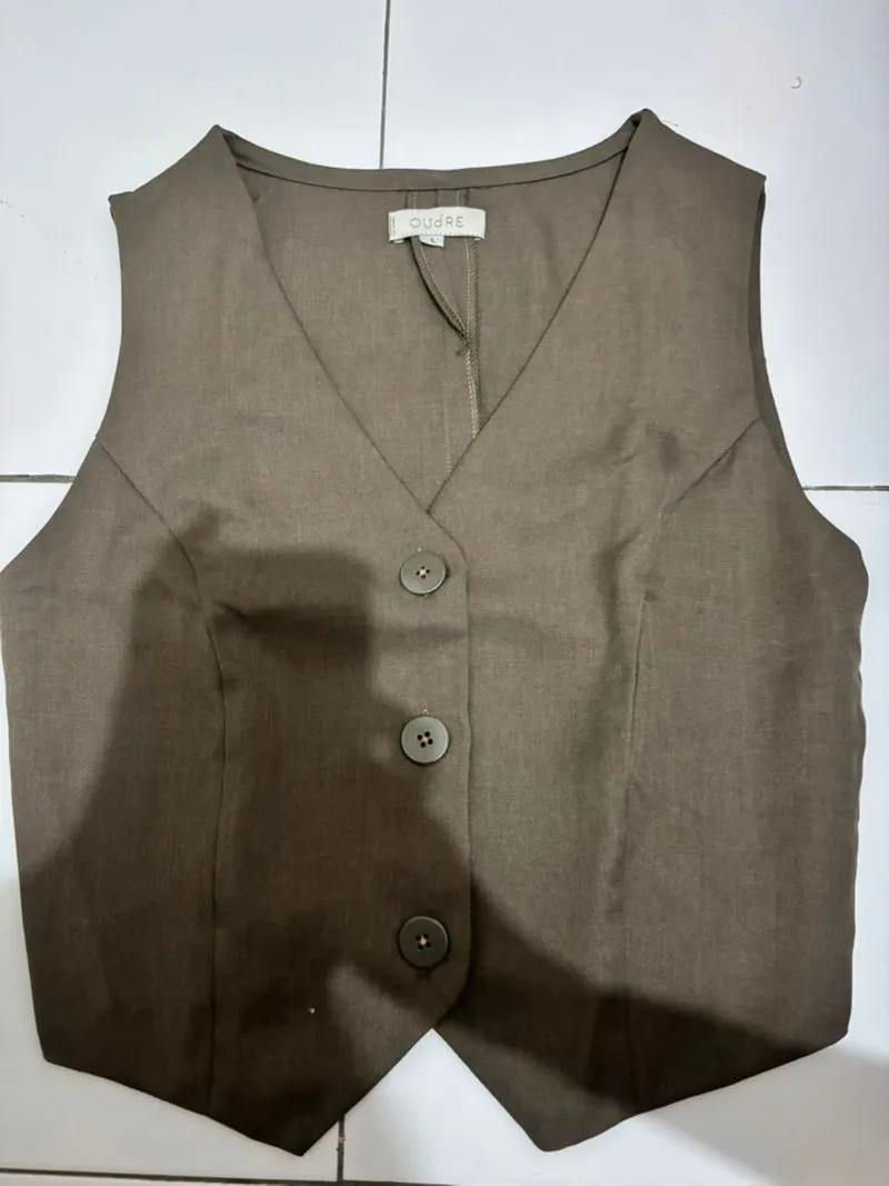 vest  photo 1