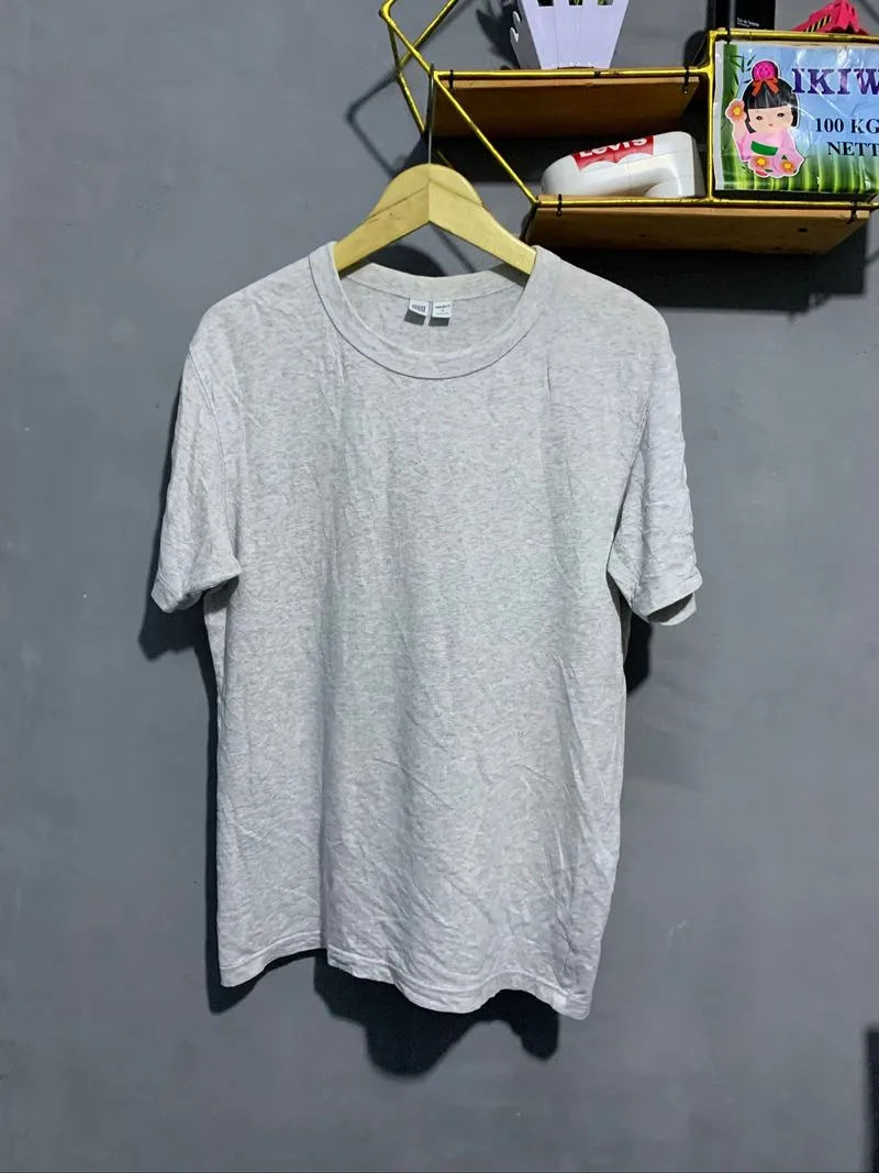 T-Shirt Uniqlo photo 1