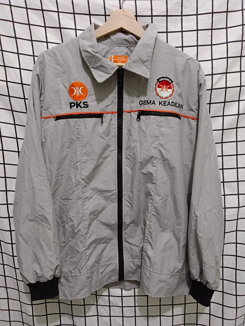 Jacket merchandise resmi PKS abu-abu size L photo 1