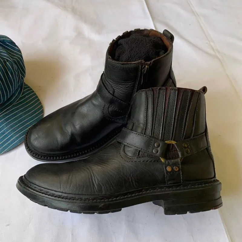 VINTAGE BLACK HARNEES BOOTS photo 1