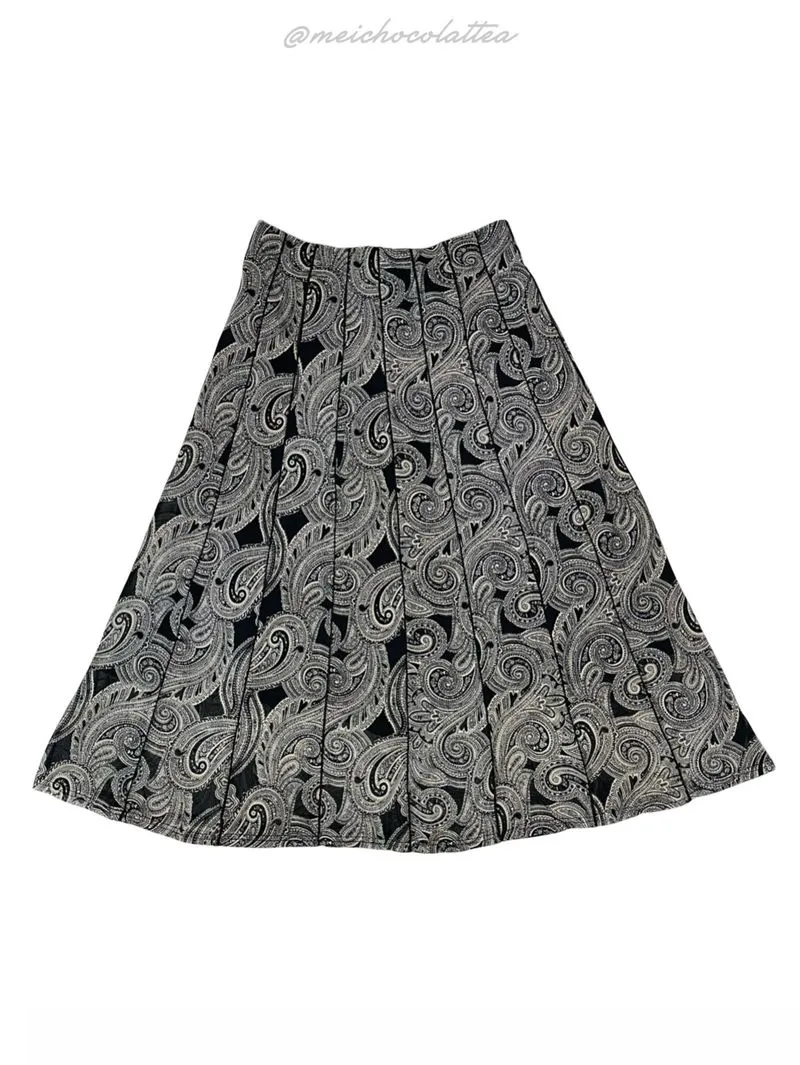 rok hitam artsy photo 1