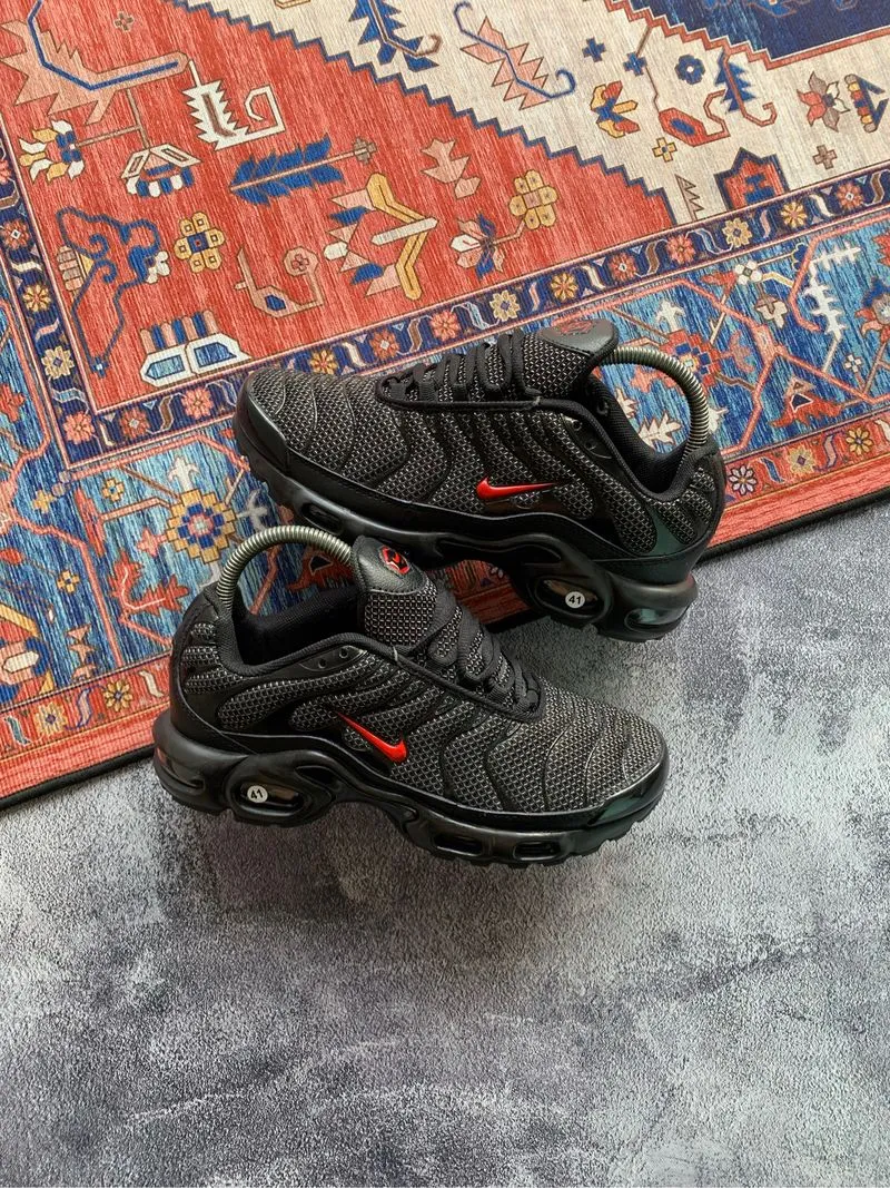 Nike Air Max Plus ‘Bred’ photo 1