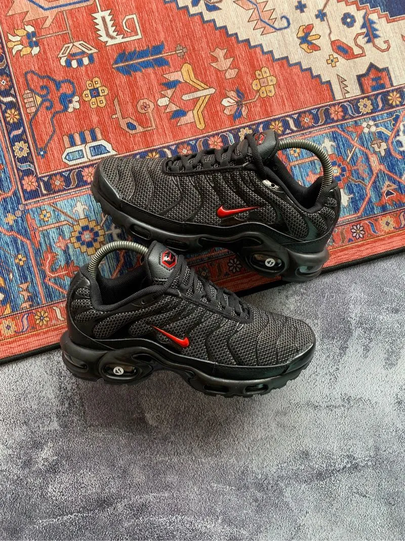 Nike Air Max TN Plus ‘Bred’ photo 1