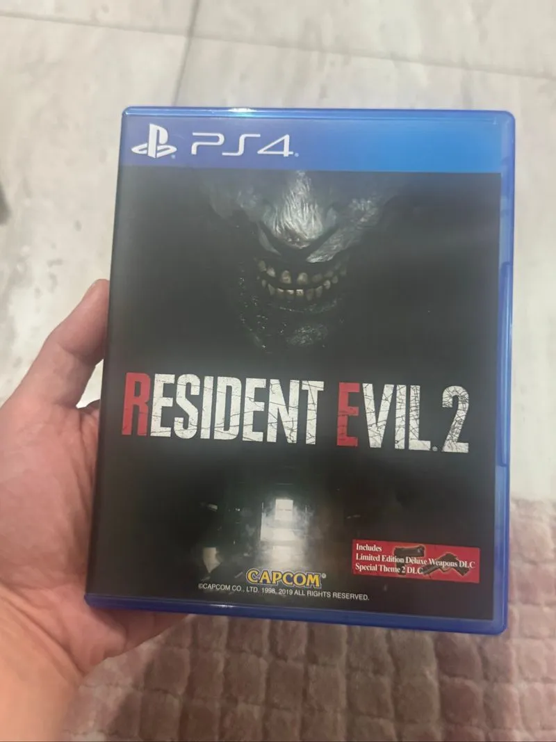 PS 4 photo 1