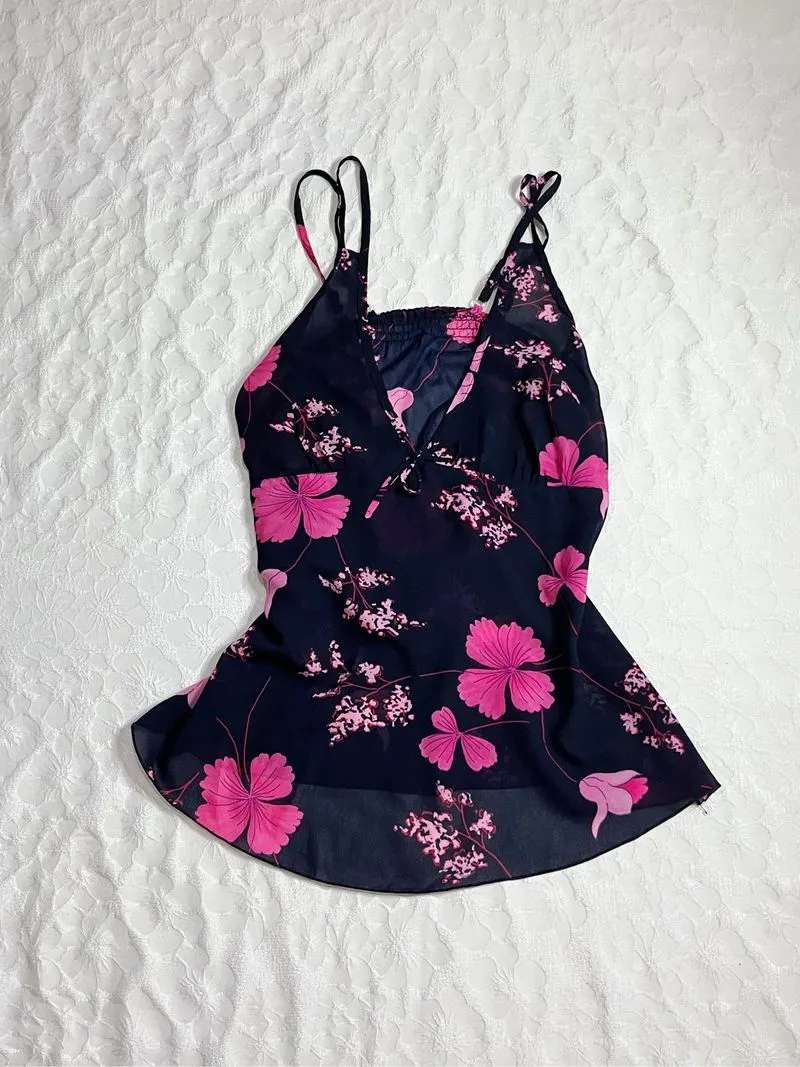 𓇼 Black Floral Cami Top photo 1