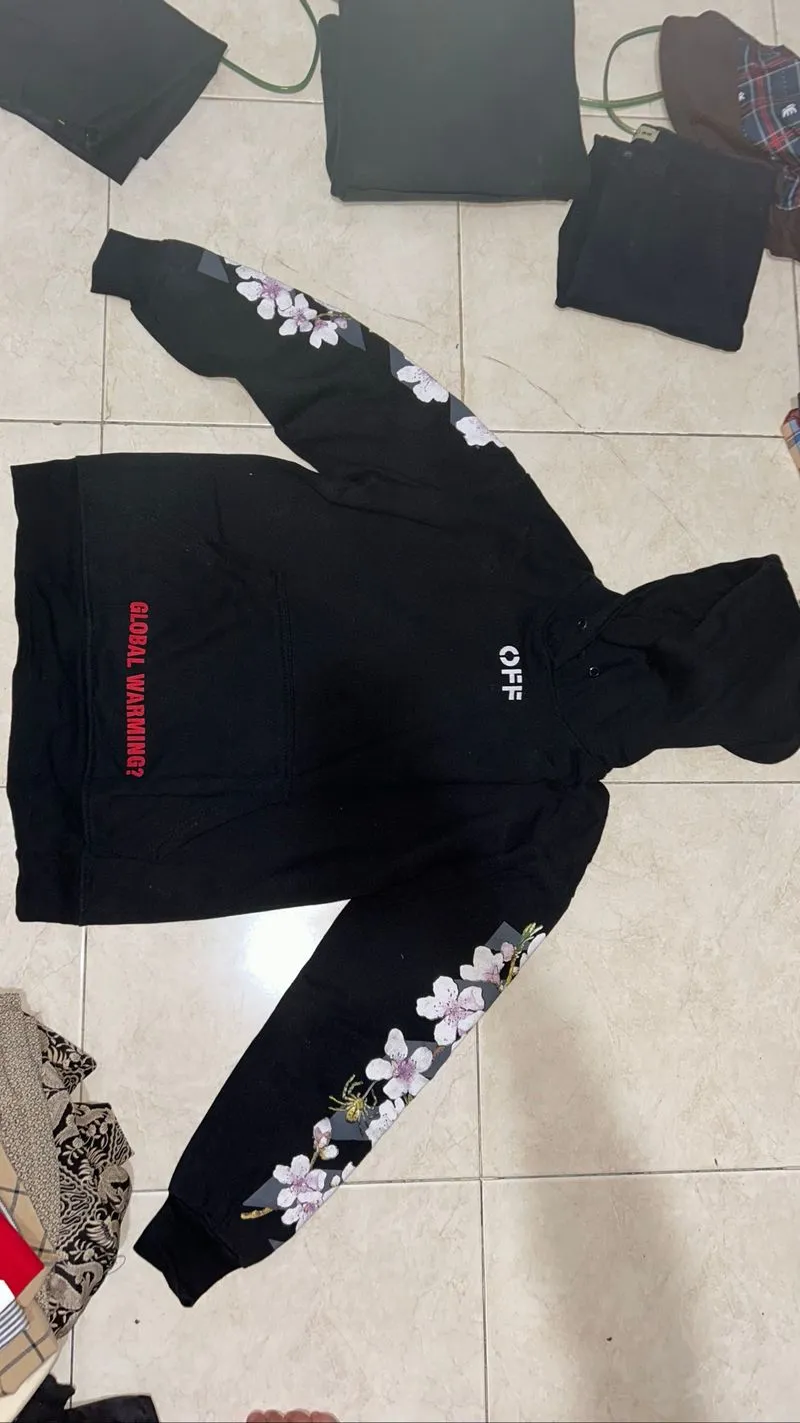 Hodie off white motif bunga sakura  photo 1