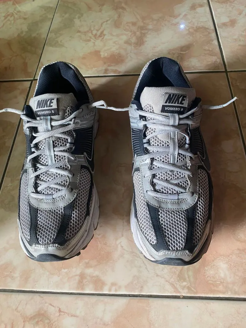 NIKE Vomero 5 Grey photo 1
