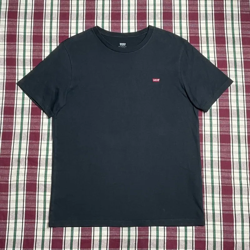 T-Shirt / Baju Kaus LEVI’S original size M warna hitam photo 1