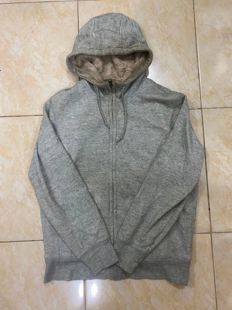 ZIP HOODIE UNIQLO SIZE M photo 1