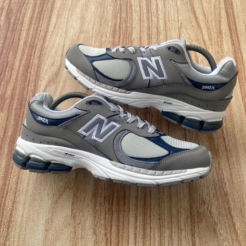 New Balance Casual Sneakers Pria gray photo 1