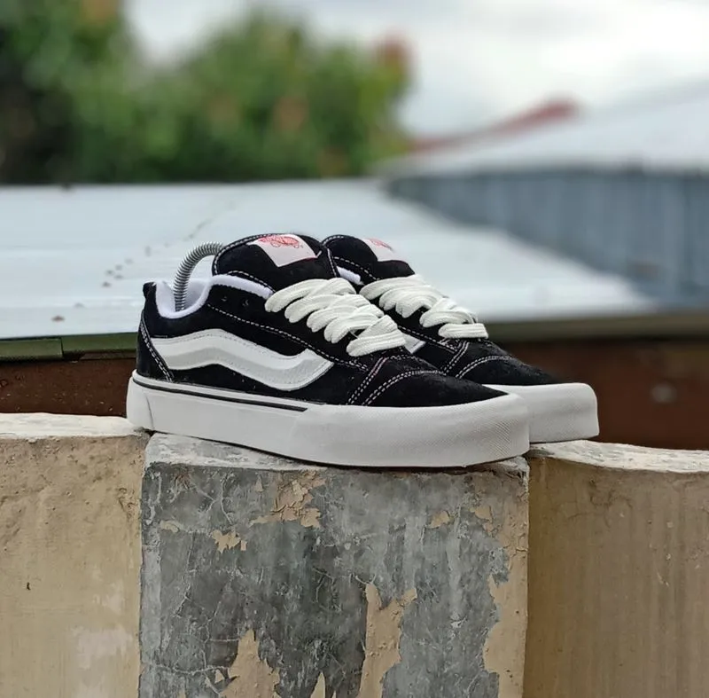 VANS Streetwear Casual Sneakers Pria white black photo 1