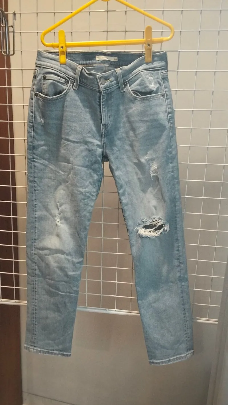 Levi's boyfriend ripped jeans preloved photo 1