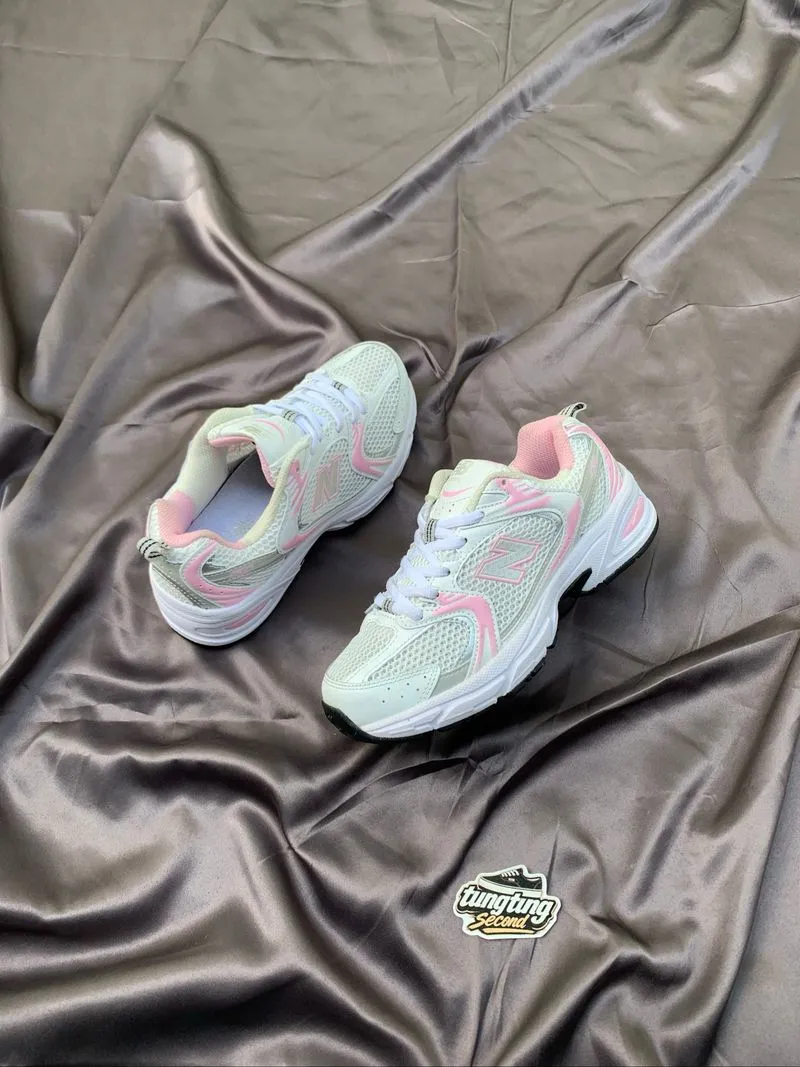 New Balance 530 White Pink photo 1