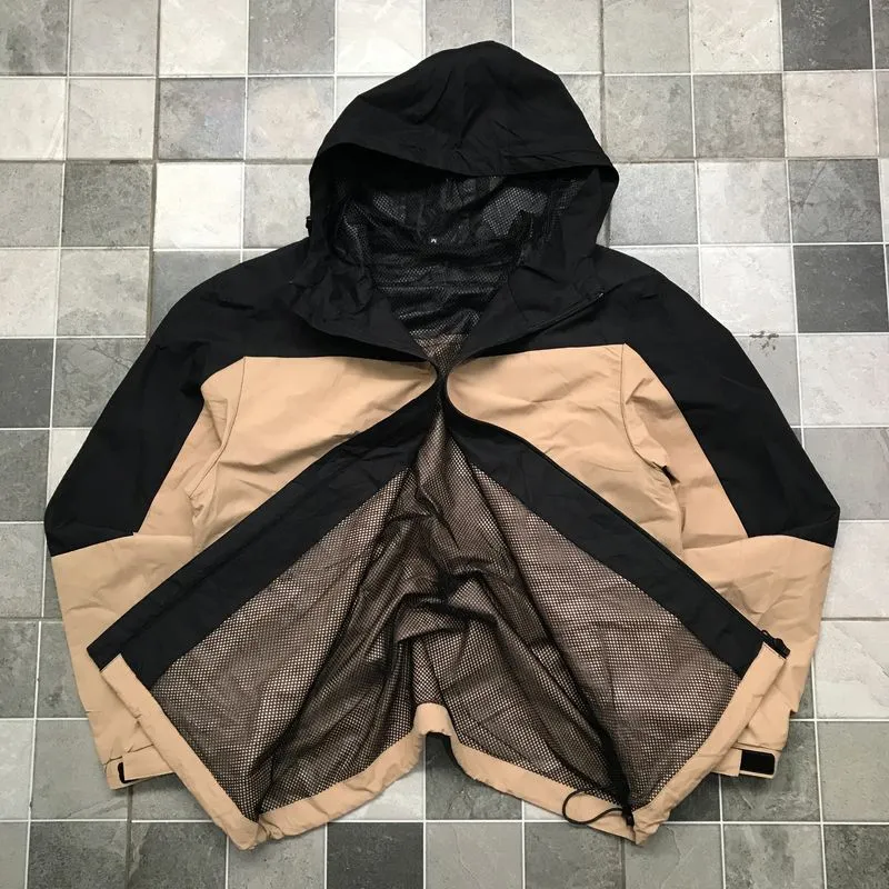 Vintage Sportswear Windbreaker Pria tan black photo 1
