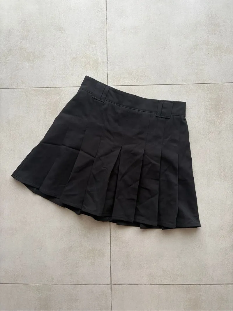 Ecinos pleated skort in black photo 1