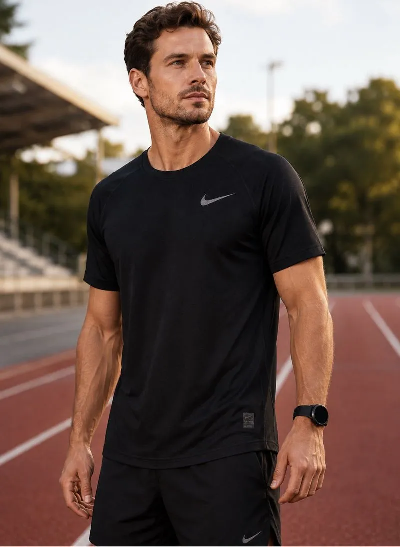 Black Nike Running T-shirt photo 1