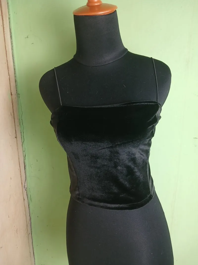 Tank Top Velvet Hitam Wanita Tali Spaghetti Crop Top Prelove photo 1