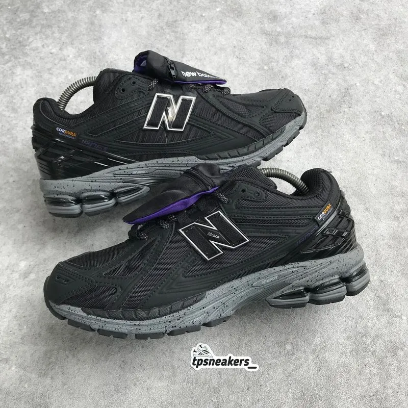 New Balance Casual Sneakers Pria black photo 1