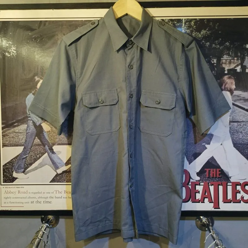 Gray short sleeve shirt photo 1