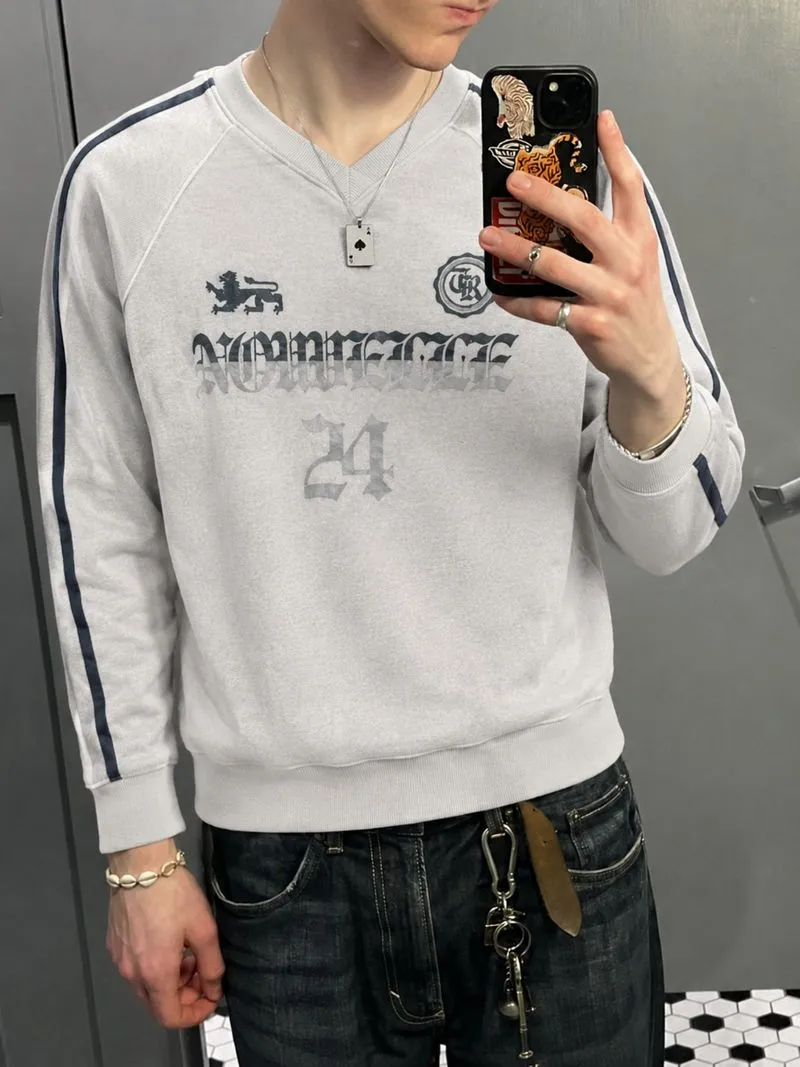 Crewneck v neck photo 1