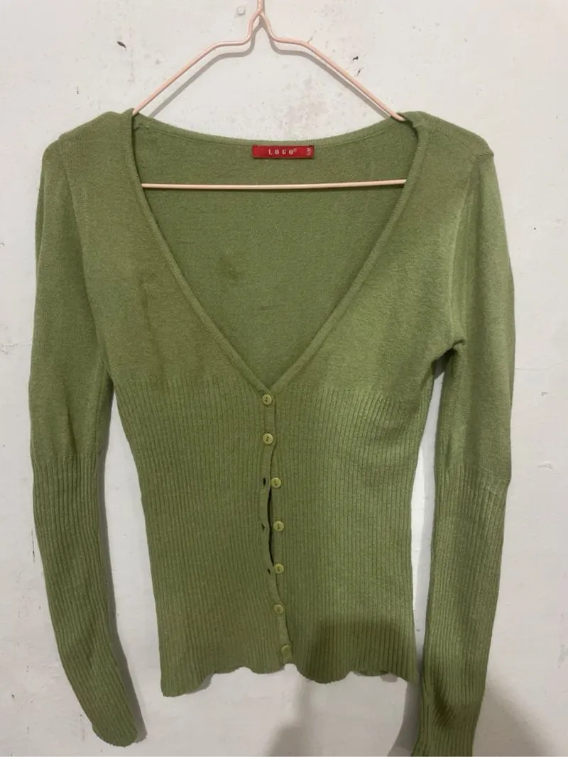 Green carigan photo 1