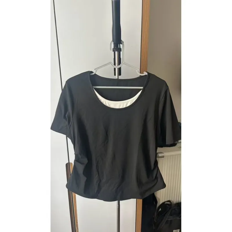 Atasan wanita semi crop hitam preloved photo 1