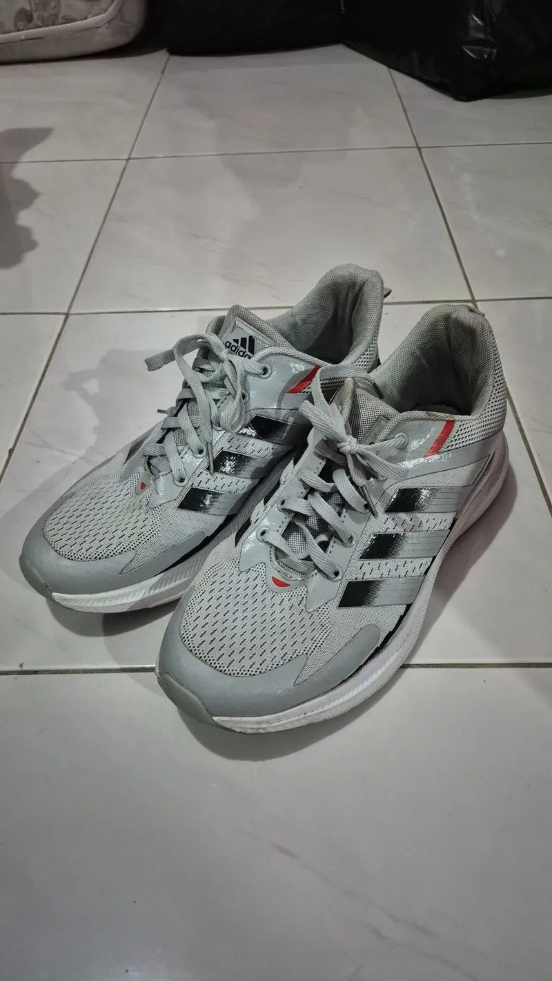 Sepatu sport photo 1