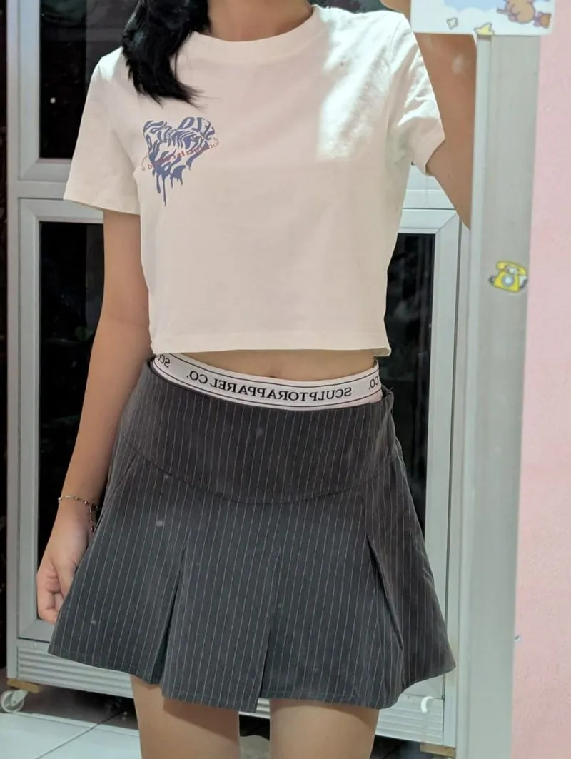 white crop top photo 1