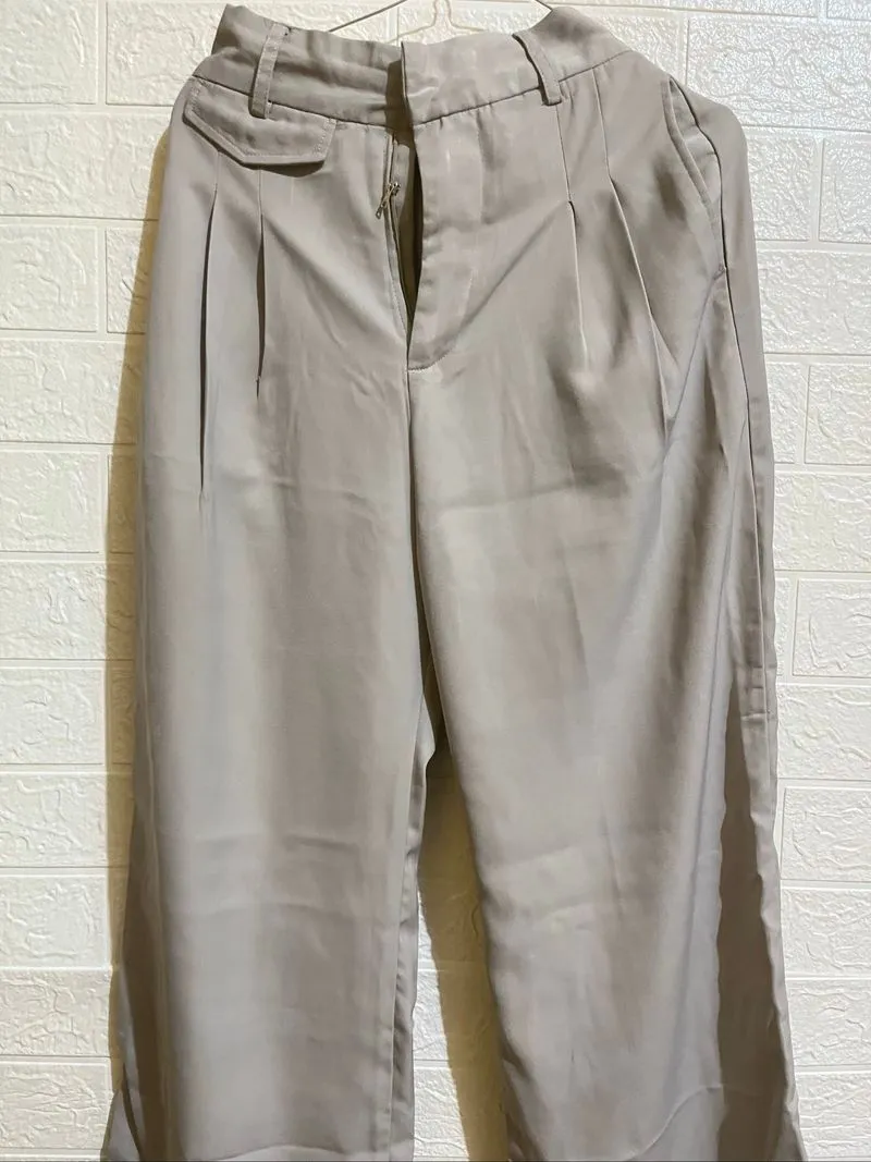 loose pants photo 1