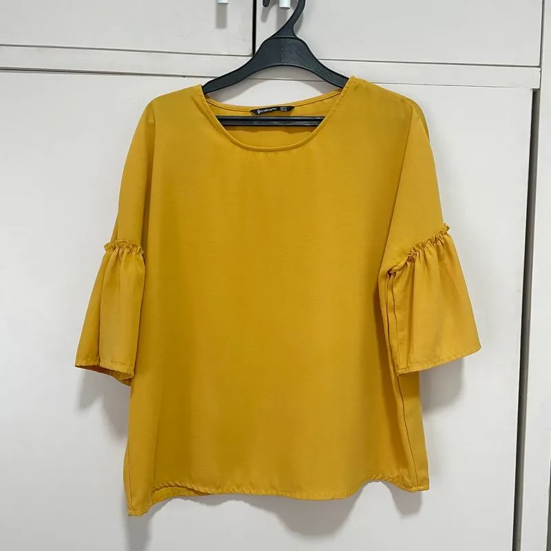 stradivarius blouse kuning photo 1