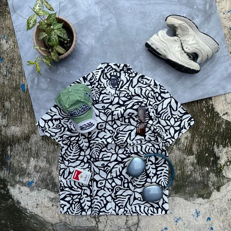 GAP Grunge Indie Casual shirt Pria white black photo 1