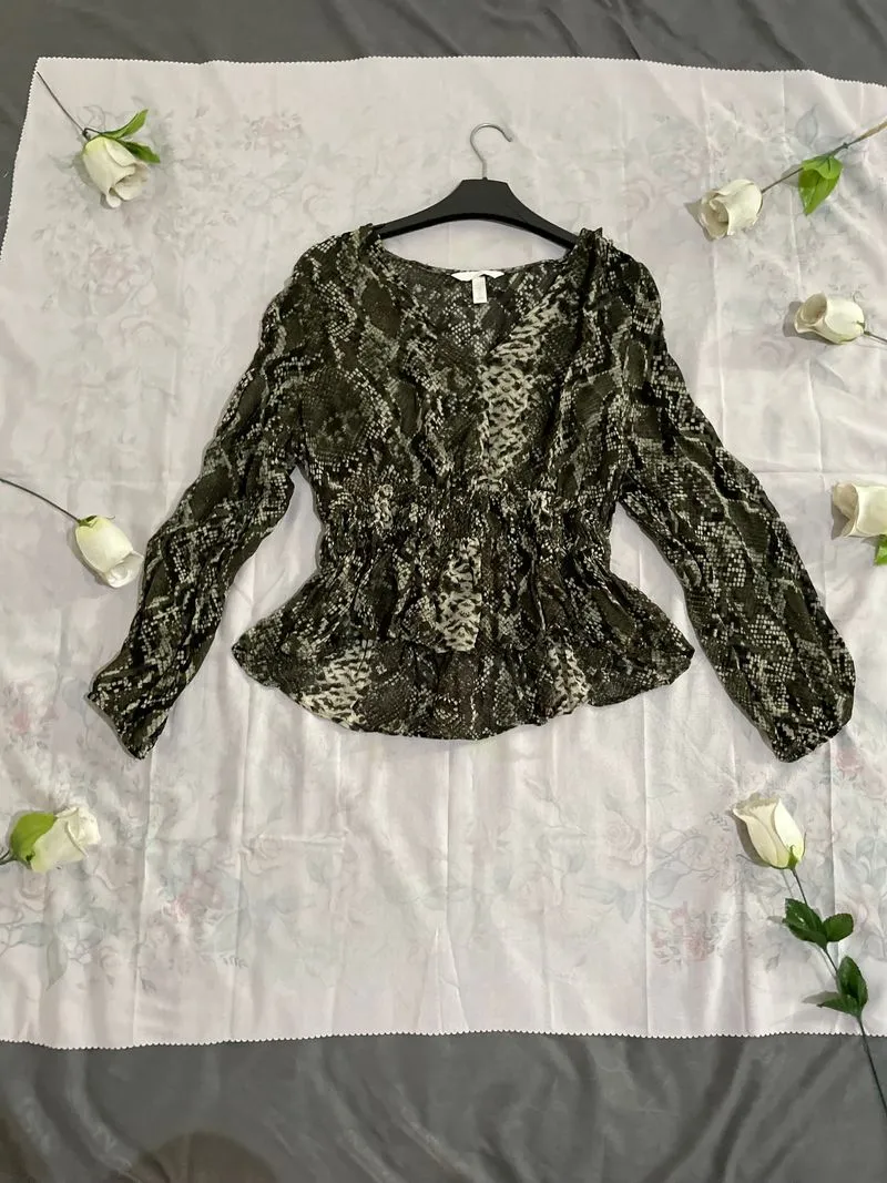 H&M Vintage Minimalist Crop top Wanita green tan photo 1