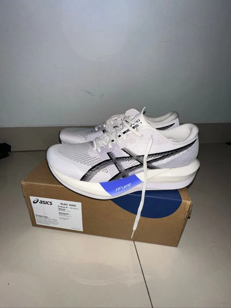 Sepatu Lari Running Asics Magic Speed 5 photo 1