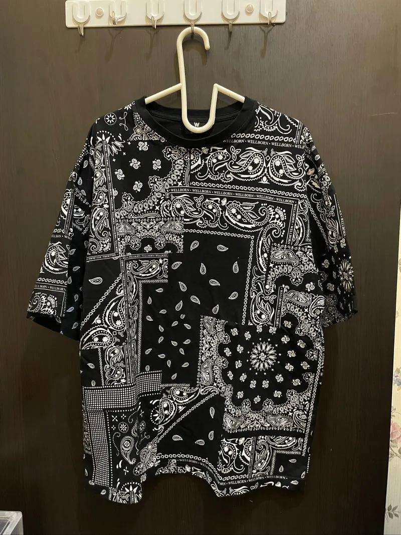 WELLBORN COMPANNY-Autumn Paisley Black Oversized T-Shirt photo 1