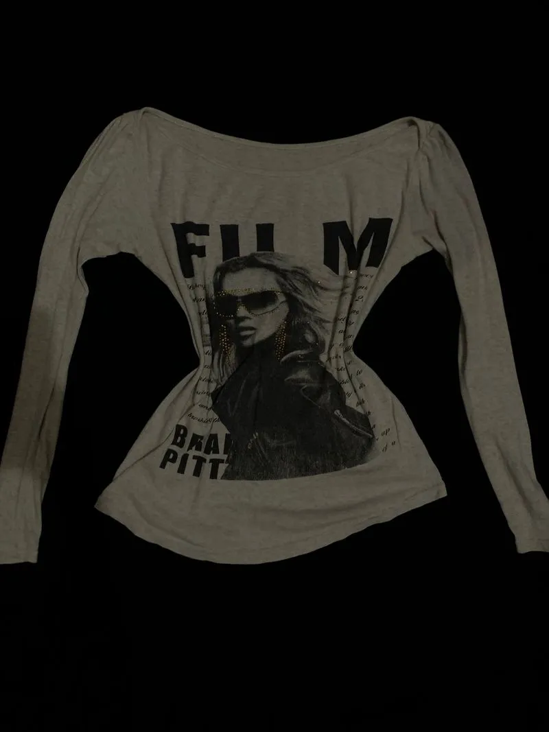 Off-shoulder long sleeve graphic top / Kaos lengan panjang m photo 1