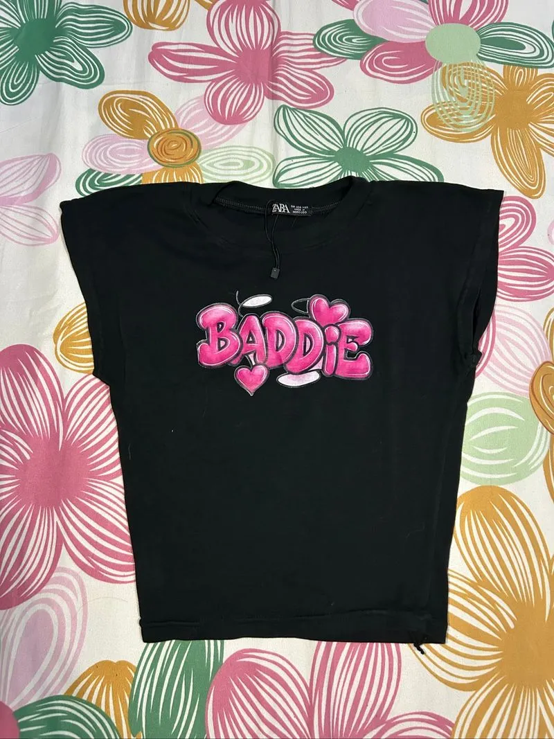 crop top baddie photo 1