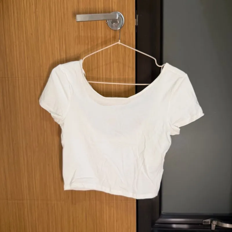 h&m crop top photo 1