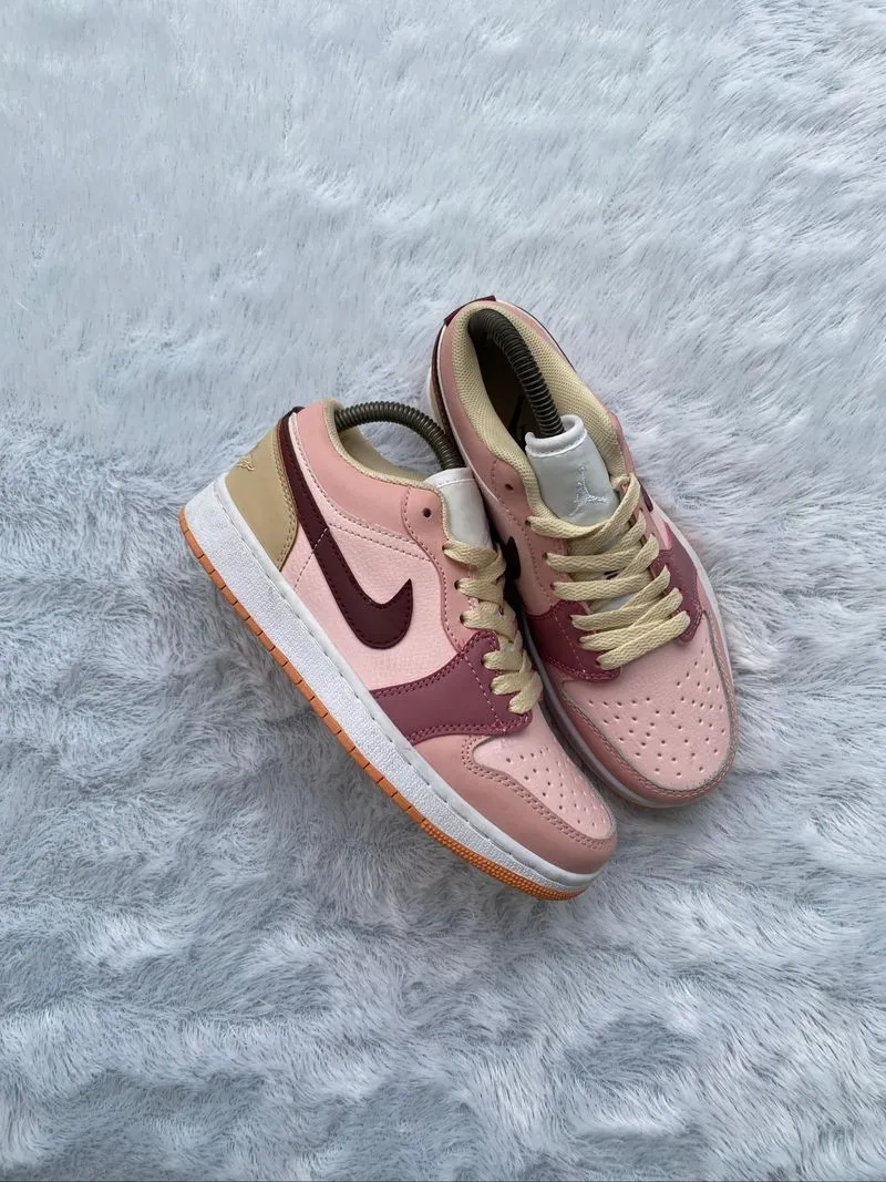 Nike Air Jordan 1 Low photo 1