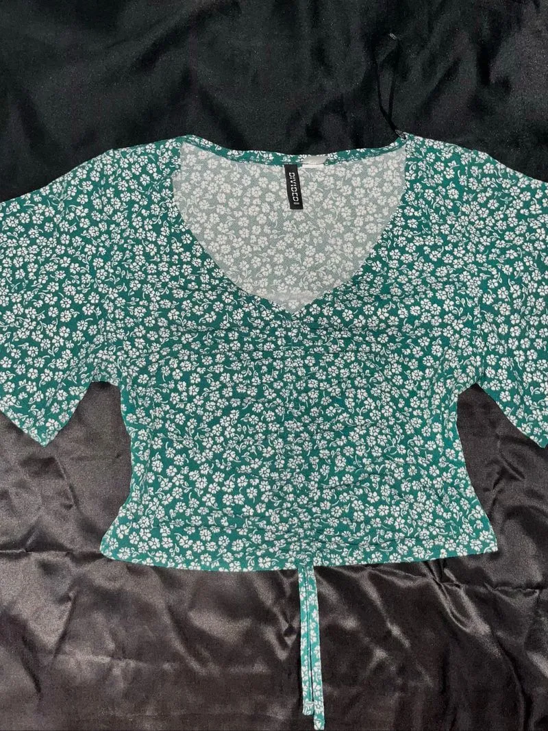 H&M Crop top photo 1