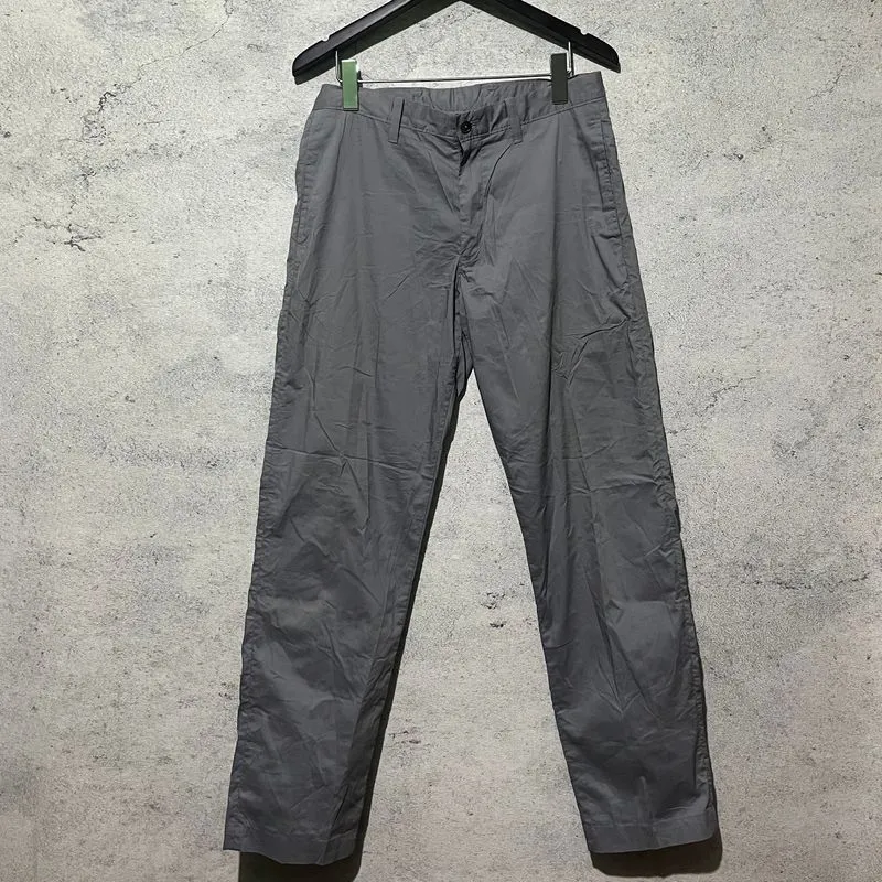 Uniqlo fomal celana panjang abu photo 1