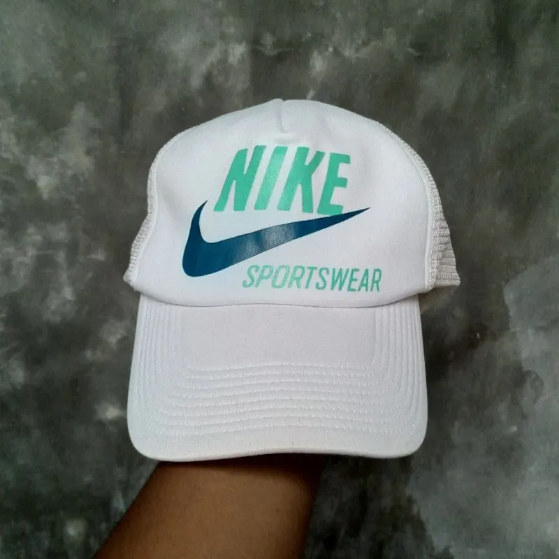 Nike Sportswear Hat Pria white photo 1