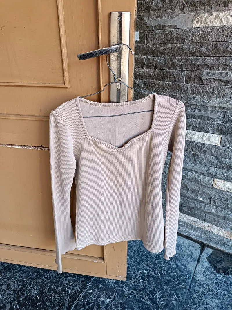 Brown Top photo 1