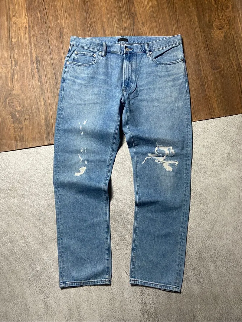 UNIQLO LIGHT BLUE JEANS photo 1