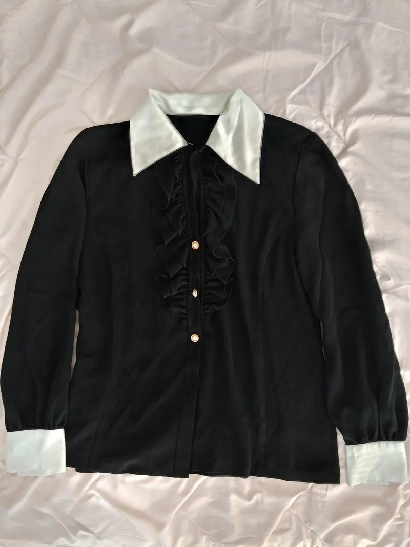 Preloved Blouse Hitam Berkerah photo 1