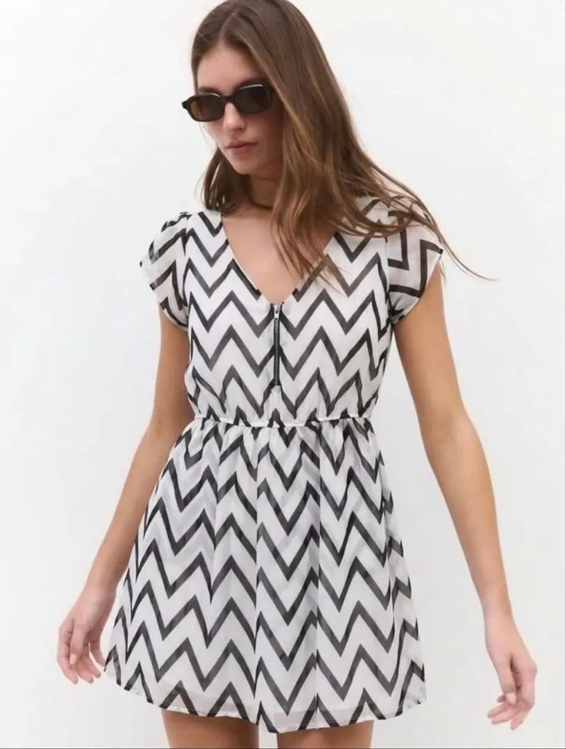 Stradivarius Zig Zag Black and White Mini Dress Chevron photo 1